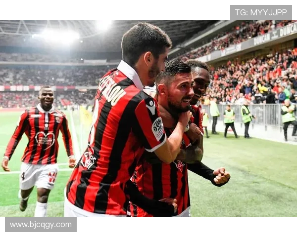 法甲马赛中场控制:马赛中场球员的战术控制与比赛中的表现 法甲马赛中场控制:马赛中场球员的战术控制与比赛中的表现