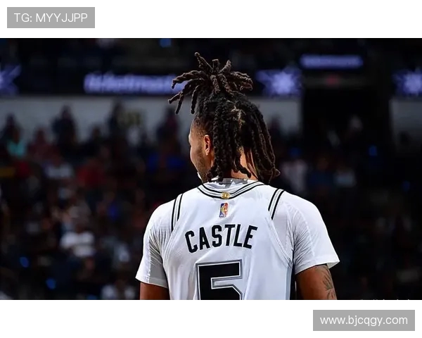 卡斯尔成功限制坎宁安表现不佳仅得7分5助攻2失误显疲态 卡斯尔成功限制坎宁安表现不佳仅得7分5助攻2失误显疲态